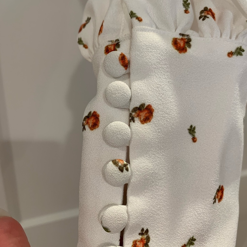 Backyard Roses Alex Button Rose Top Size Small - Picture 4 of 5